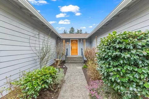 Exterior - 3218 199th Pl SE, Bothell, WA 98012 photo 3 of 5
