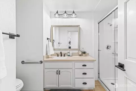 Bath - 3218 199th Pl SE, Bothell, WA 98012 photo 1 of 4