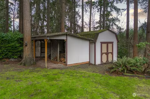 Exterior - 24211 SE 380th St, Enumclaw, WA 98022 photo 7 of 11