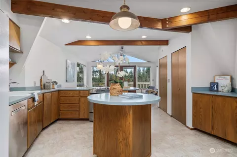 Kitchen - 24211 SE 380th St, Enumclaw, WA 98022 photo 1 of 3