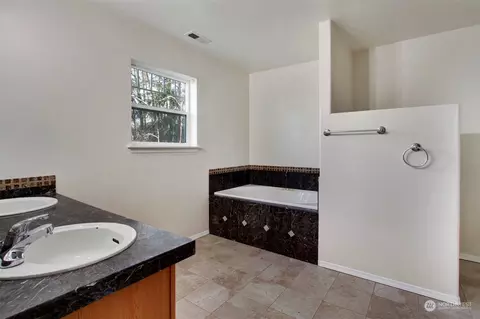 Bath - 5502 114th St SE, Everett, WA 98208 photo 2 of 2