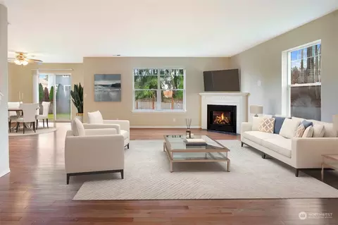 Living - 5502 114th St SE, Everett, WA 98208 photo 2 of 7
