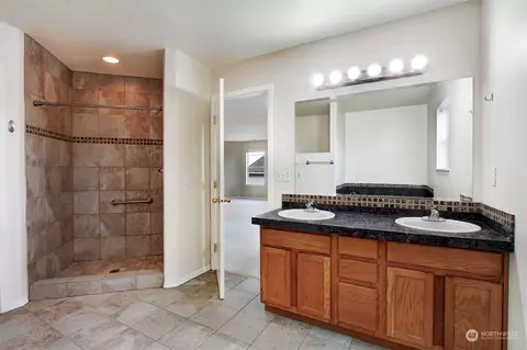 Bath - 5502 114th St SE, Everett, WA 98208 photo 1 of 2