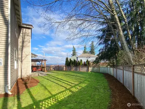 Exterior - 5502 114th St SE, Everett, WA 98208 photo 4 of 6