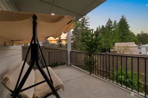 Exterior - 17926 31st Dr SE, Bothell, WA 98012 photo 3 of 8