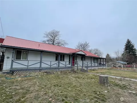420 E 7th St, Tonasket, WA 98855