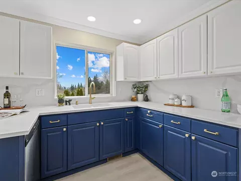 Kitchen - 4823 118 Pl SE, Everett, WA 98208 photo 6 of 6