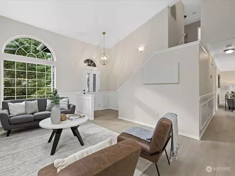 Living - 4823 118 Pl SE, Everett, WA 98208 photo 2 of 6
