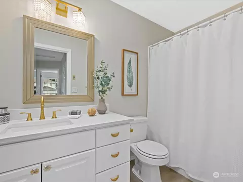 Bath - 4823 118 Pl SE, Everett, WA 98208 photo 3 of 4