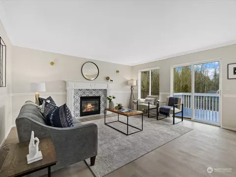 Living - 4823 118 Pl SE, Everett, WA 98208 photo 6 of 6