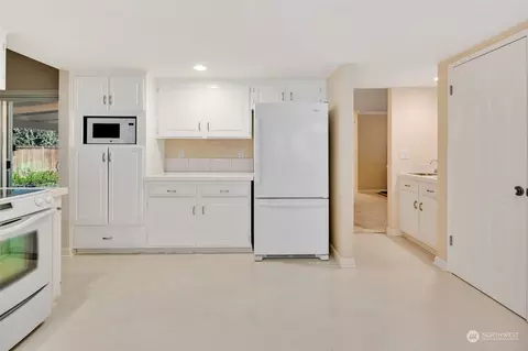 Kitchen - 2602 144th St SE, Mill Creek, WA 98012 photo 2 of 2