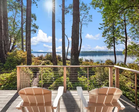 148 E Pirates Dr, Grapeview, WA 98546