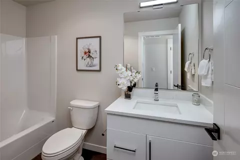Bath - 8911 NE 173rd Pl #A, Bothell, WA 98011 photo 4 of 5