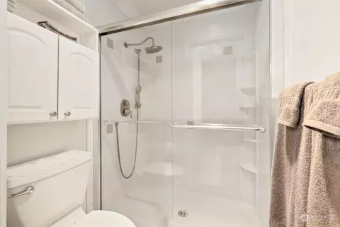 Bath - 101 Ascot Ct, Sequim, WA 98382 photo 2 of 3