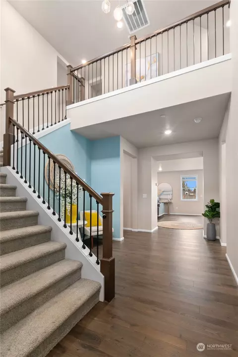 Entry Way - 8834 NE 201st Pl, Bothell, WA 98011 photo 2 of 4