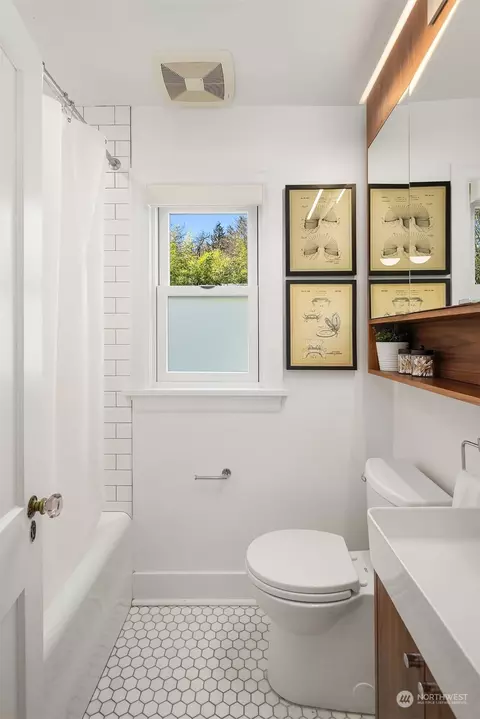 Bath - 419 35th Ave S, Seattle, WA 98144 photo 1 of 1