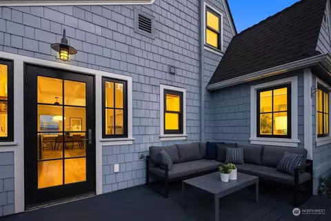 Exterior - 419 35th Ave S, Seattle, WA 98144 photo 2 of 5
