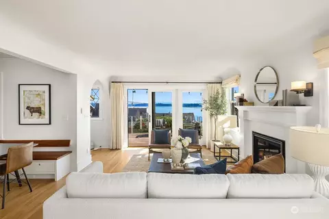 Living - 419 35th Ave S, Seattle, WA 98144 photo 1 of 2