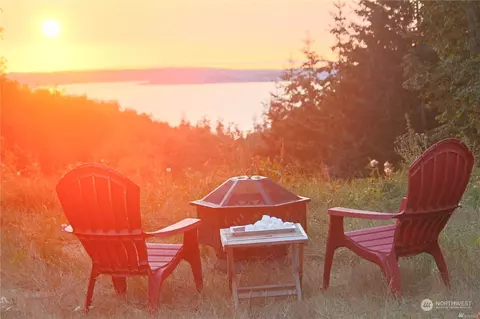 98 X Valerie Dr, Camano Island, WA 98282