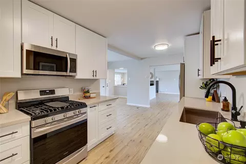 Kitchen - 307 2nd St, Sultan, WA 98294 photo 4 of 5