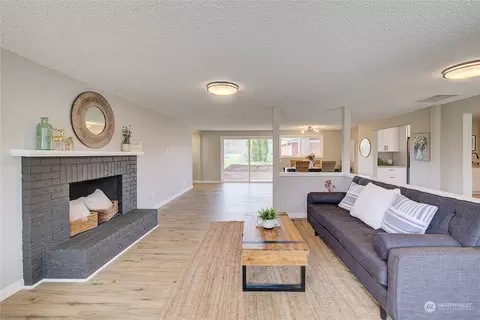 Living - 307 2nd St, Sultan, WA 98294 photo 2 of 4