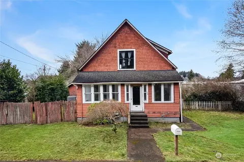 102 16th St, Hoquiam, WA 98550