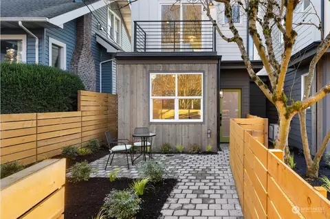 2705 NE B Ne 54th Ave, Seattle, WA 98105