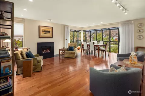 201 3rd Ave N #210, Edmonds, WA 98020
