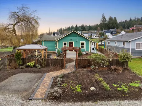 2607 W 2nd St, Anacortes, WA 98221