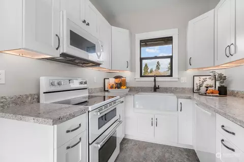 Kitchen - 1718 Cedar St, Everett, WA 98201 photo 1 of 2