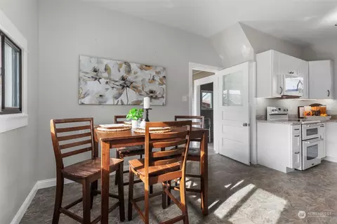 Dining - 1718 Cedar St, Everett, WA 98201 photo 4 of 5