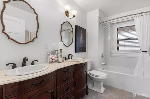 Bath - 1718 Cedar St, Everett, WA 98201 photo 2 of 2
