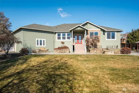 920 Ridge Crest Dr, Wenatchee, WA 98801