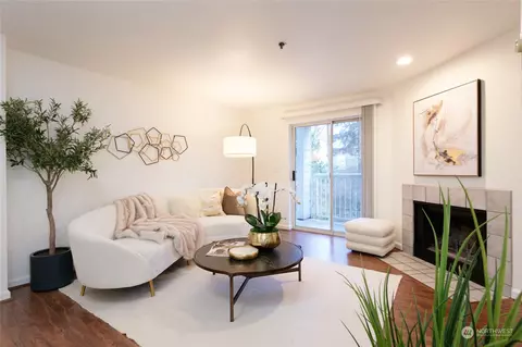 975 Aberdeen Ave NE #F203, Renton, WA 98056