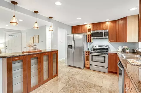 Kitchen - 19012 35th Ave SE, Bothell, WA 98012 photo 2 of 4