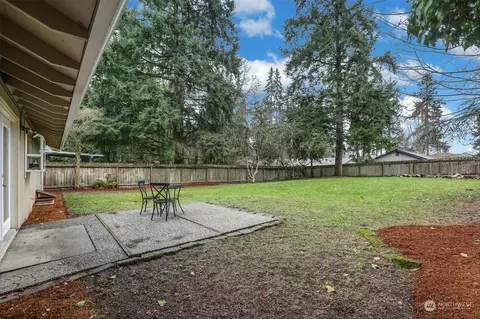 Exterior - 19012 35th Ave SE, Bothell, WA 98012 photo 4 of 8