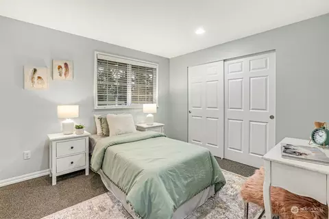 Bedroom - 19012 35th Ave SE, Bothell, WA 98012 photo 5 of 5