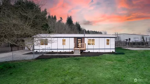 14207 Pioneer Way E, Puyallup, WA 98372