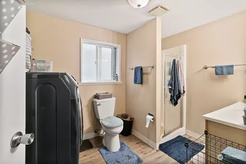 Bath - 326 State St #A&B, Sumner, WA 98390 photo 4 of 5