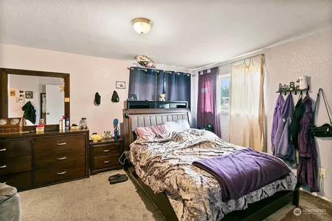 Bedroom - 326 State St #A&B, Sumner, WA 98390 photo 6 of 8