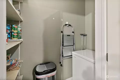 Bath - 326 State St #A&B, Sumner, WA 98390 photo 2 of 5