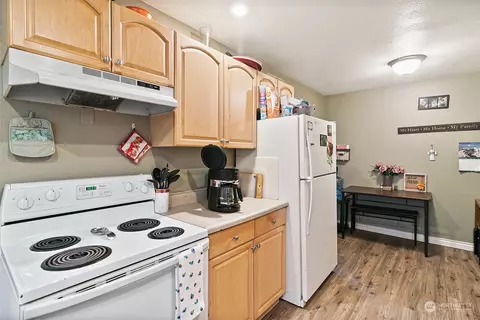 Kitchen - 326 State St #A&B, Sumner, WA 98390 photo 6 of 6