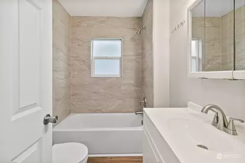 Bath - 326 State St #A&B, Sumner, WA 98390 photo 1 of 5