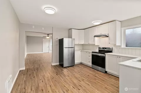 Kitchen - 326 State St #A&B, Sumner, WA 98390 photo 2 of 6