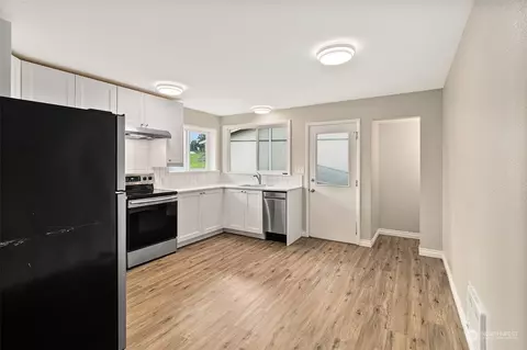 Kitchen - 326 State St #A&B, Sumner, WA 98390 photo 1 of 6