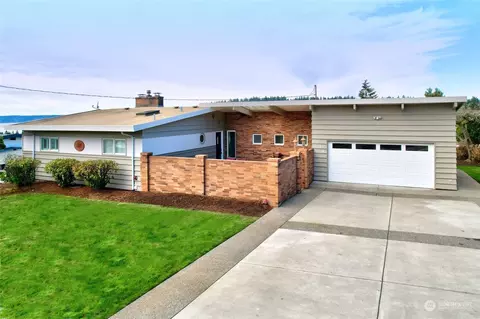 334 SW 177th St, Normandy Park, WA 98166