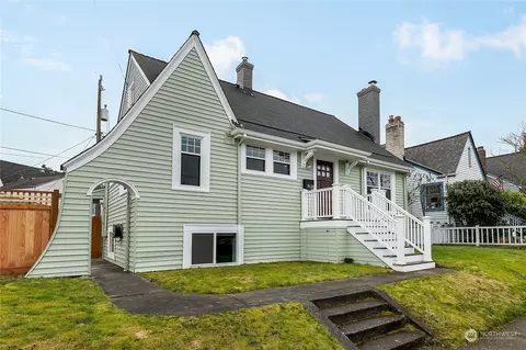 7638 Winona Ave N, Seattle, WA 98103