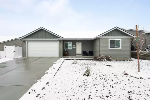 272 Hammond Ln, Rock Island, WA 98850