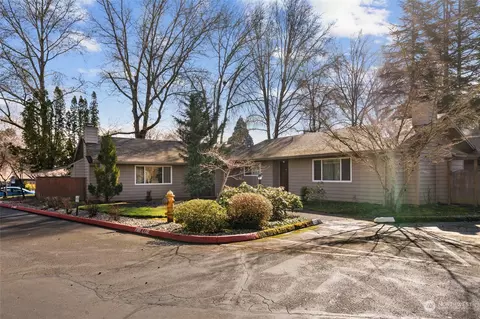 11271 SW Springwood Dr, Tigard, OR 97223