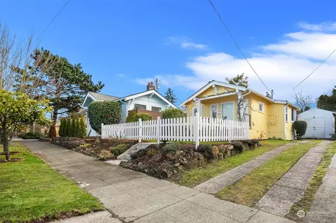 3805 SW Admiral Way, Seattle, WA 98126